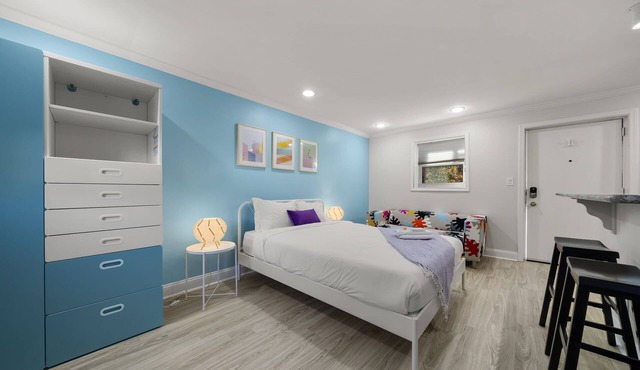Unique Studio w/ Parking+Top Location