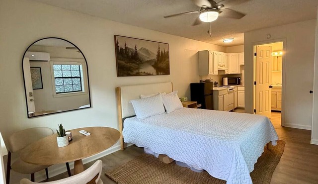 Updated! Cozy Private Studio 5 mins from downtown and Simmons Arena!