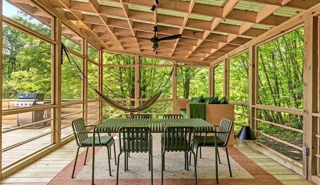 Vintage Airstream Retreat with Private Deck & Outdoor Shower in Delancey, New York