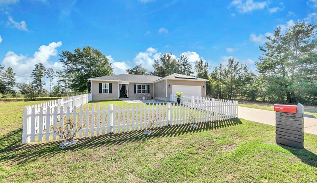 Visit historic Defuniak Springs! Beautiful country home, 40 minutes to beaches!