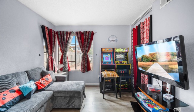 VRBO/Expedia: River Ash Retreat-4BD Getaway w/Arcade & Backyard