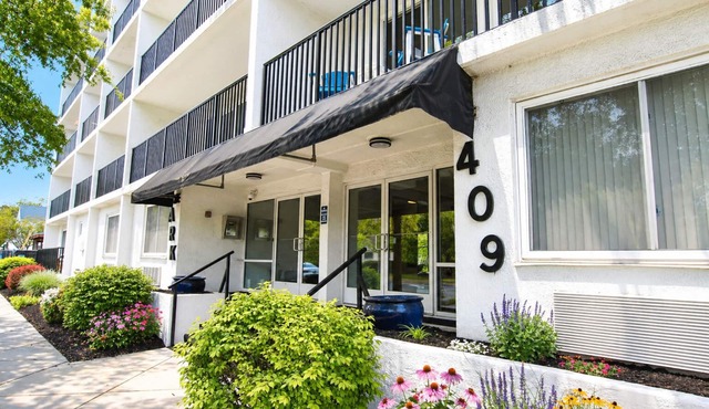 Walk to everything in Downtown Rehoboth! 2+ Night Rentals Allowed!