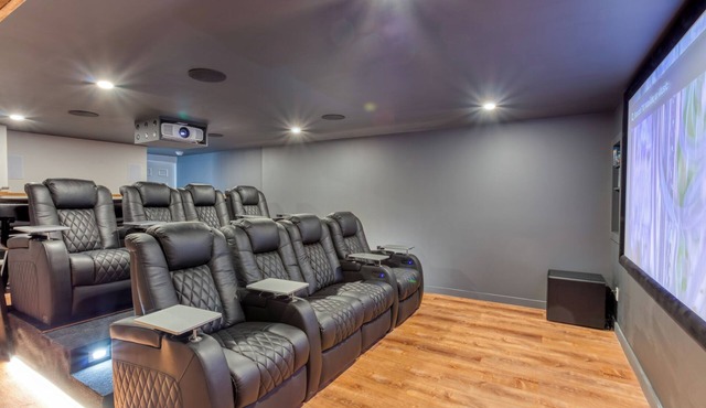 Walk to Kaaterskill Falls! 5BR w/Theater, Fire Pit & Game Room