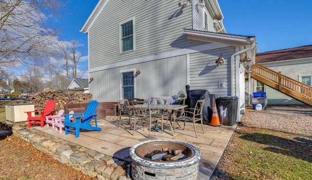 Walk to Memorial Park: Pet-Friendly Bethlehem Home