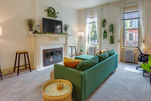 Walk to Restaurants & Shops: Apt in Pennsylvania!