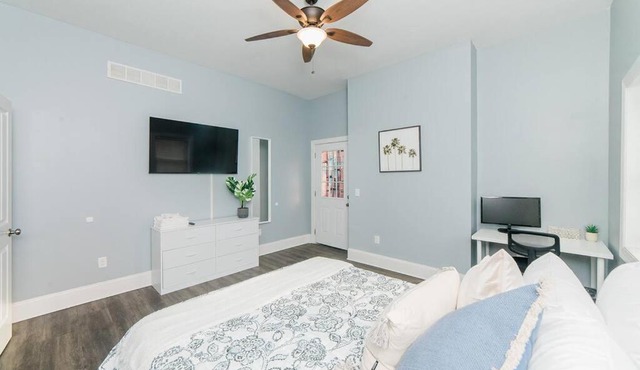 Walkable and Spacious Apt - Parking - GroupStay in Pittsburgh
