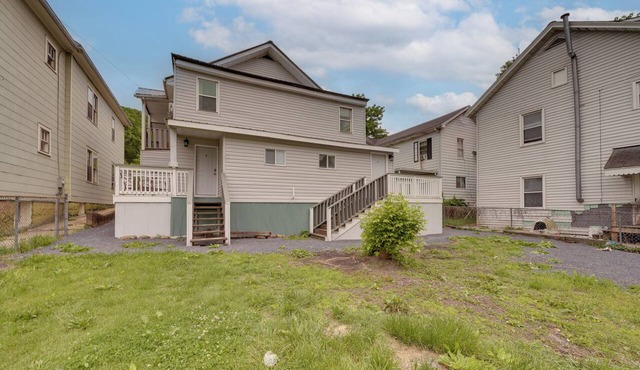 Walkable Location! High-End 4-Unit Hinton Getaway