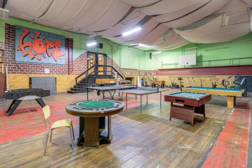Warrior Trail Access! Converted Schoolhouse Suite in Gary