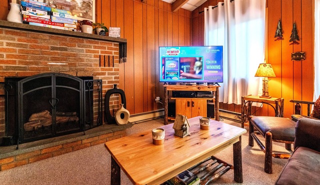 Waterfront/2fireplaces/Hottub/KingBed/Firepit/Smoker/Grill, Serenity
