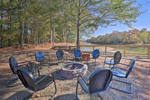 Waterfront Deck: Home on Ouachita River!