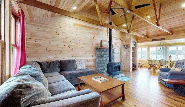 Waterfront, dog-friendly cabin on China Lake with dock, canoe & firepit