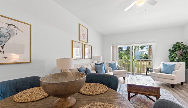 Waterside Village 108. 4 min walk to the beach. Pool and Hot Tub