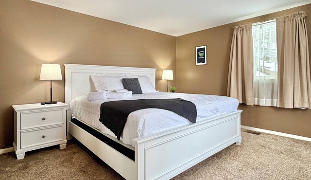 Welcome to 7th Inning Stretch, a cozy and charming retreat in upstate New York. 8 minute drive to Cooperstown All Star Village. Perfect for baseball families, relaxing getaways, family visits or a weekend escape. All Star Village WEEK 1 avail