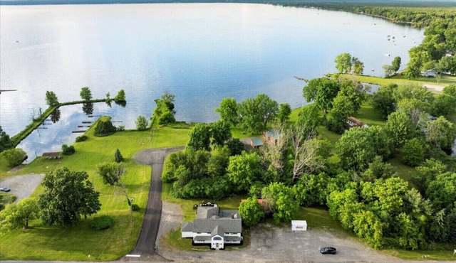 “Whitewaters-Main+Genoa” on Oneida Lake/Sleeps 19