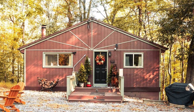 Wild Creek Cabin – Hot Tub, Fire Pit & Resort Access