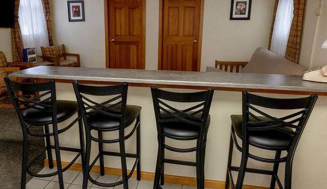 Wilson Lake Inn: Shorefront Suites, Kayaks & Lakefront Getaway in Maine