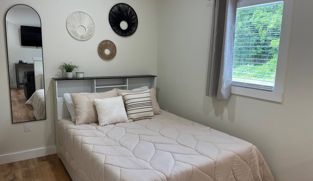 Winney Hill Studios #1 of 8 Studios - Handicap - Full Renovation, 1 mile to ASV