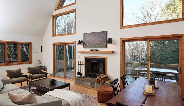 Woodland Chalet, Fire Pit, Deck & Forest Views, 3-Bed