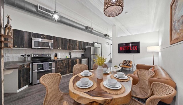 Woolworth Loft -Downtown Apt Sleeps 8 Near Gaslamp
