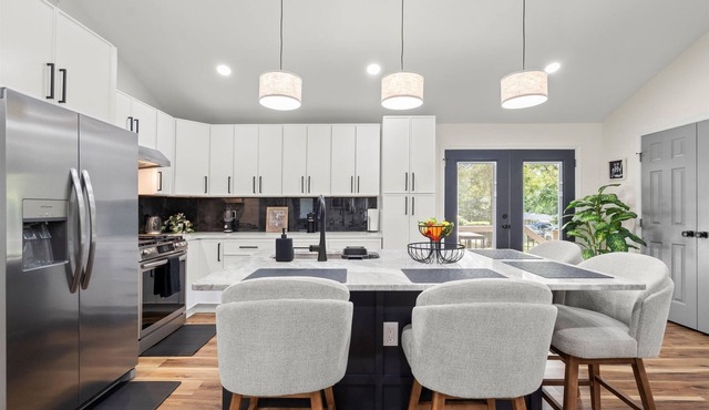 World Cup Compound - 2 Luxury Homes! Sleeps 12