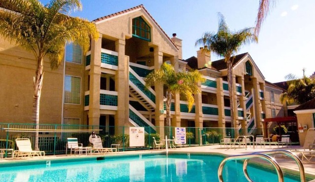 You Found it! FOUR Comfortable 1BR Suites, Outdoor Swimming Pool, Pets Allowed!