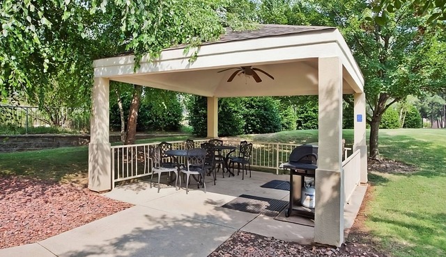 Your Home Away From Home! Pet-friendly Unit w/Kitchen! Near Webb Bridge Park!