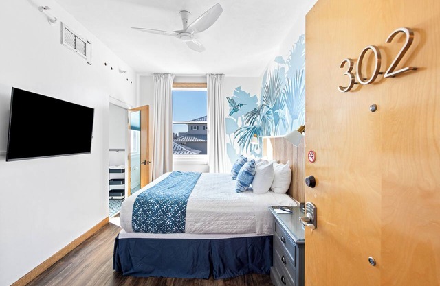 302 Rosemary Beach Inn - Includes Beach Chairs & Complimentary Breakfast + Access to 4 Pools