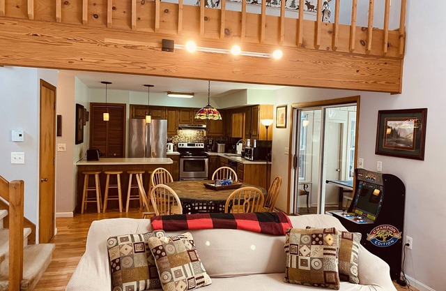Comfortable Chalet with Golf Cart, Kayaks, Ping Pong Table, Firepit with AC