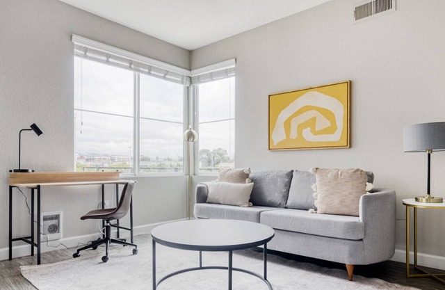 Deluxe Emeryville 1BR w/ Pool, W/D & Gym, walk to Safeway, by Blueground