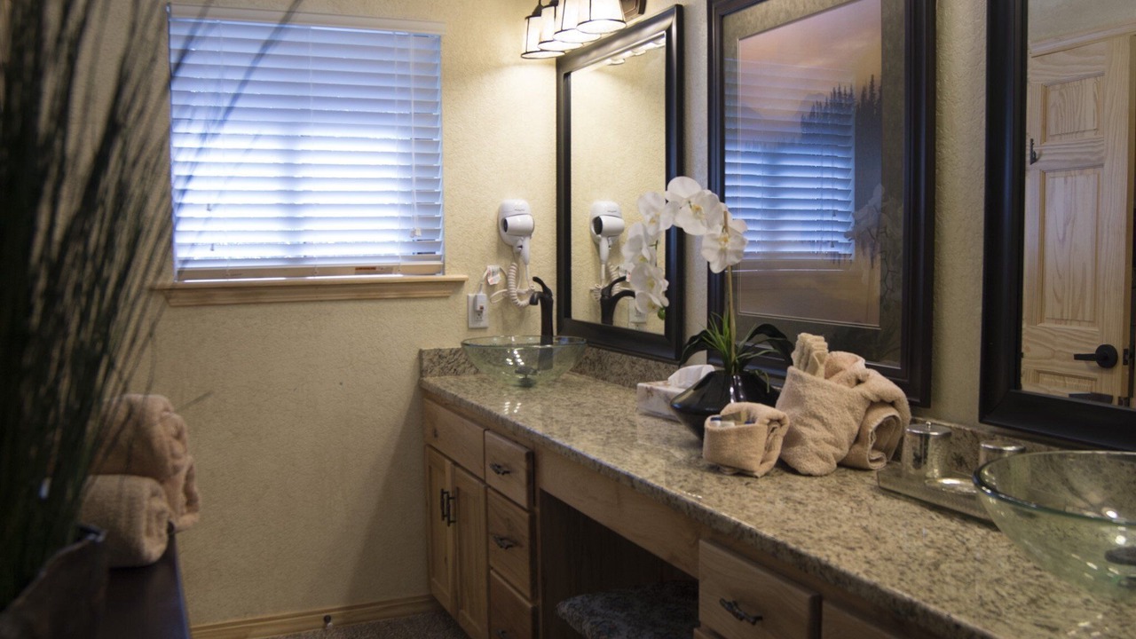 Photo of Bathroom in Mount Ida