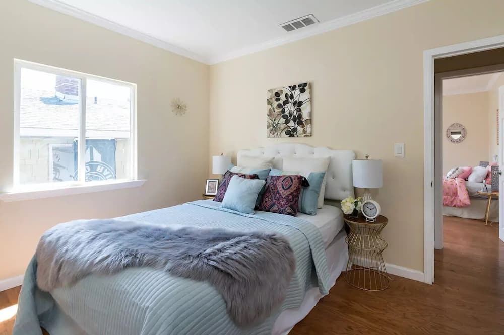 Photo of Bedroom in Glenview