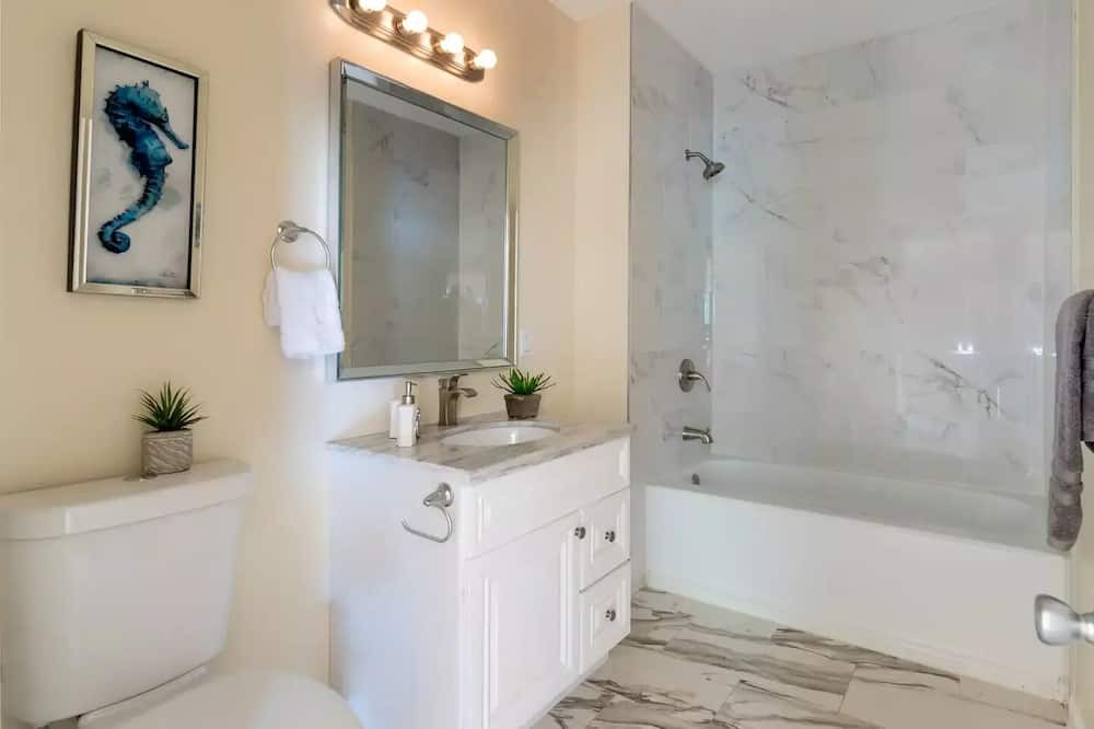 Photo of Bathroom in Glenview