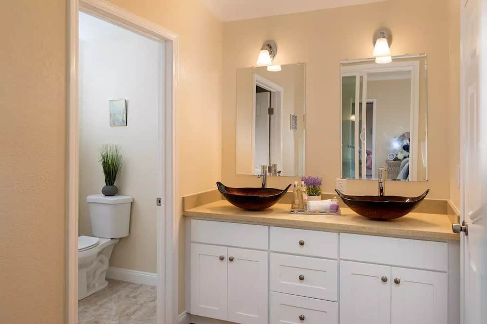 Photo of Bathroom in Glenview