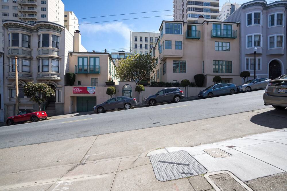 Photo of Others in Russian Hill