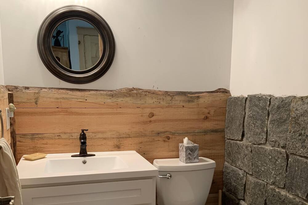 Photo of Bathroom in Putnam Station