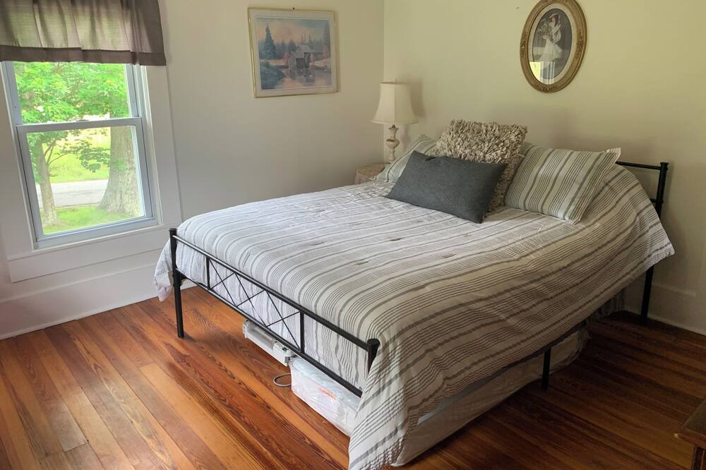 Photo of Bedroom in Narrowsburg