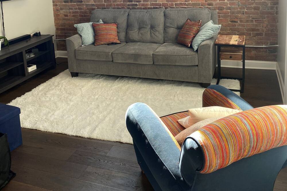 Photo of Livingroom in Saratoga Springs