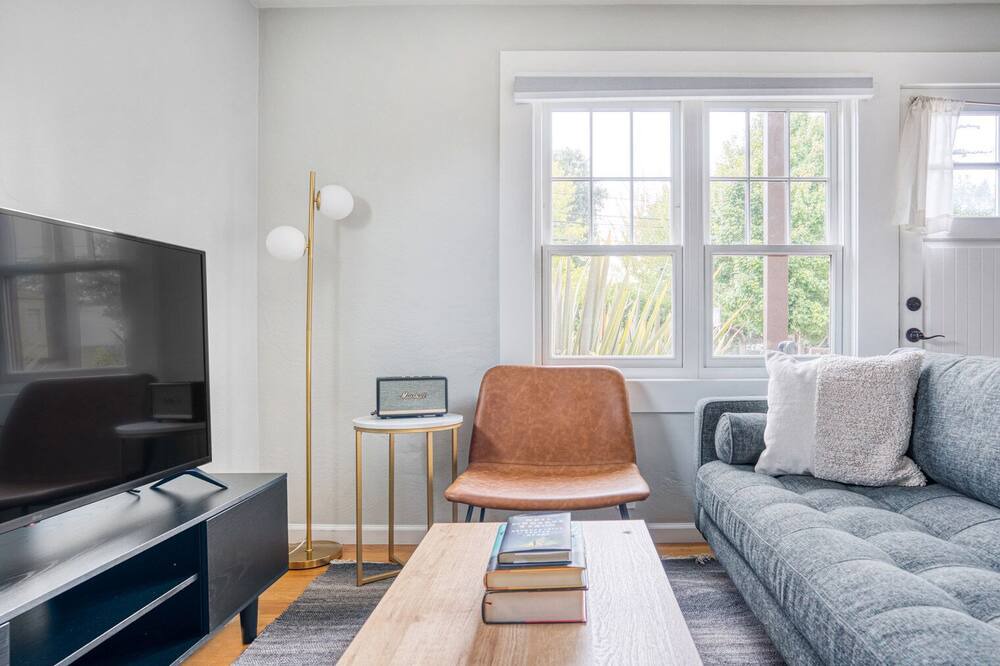 Photo of Livingroom in Downtown North