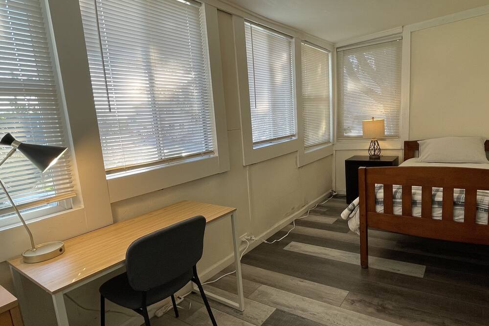Photo of Bedroom in South Berkeley