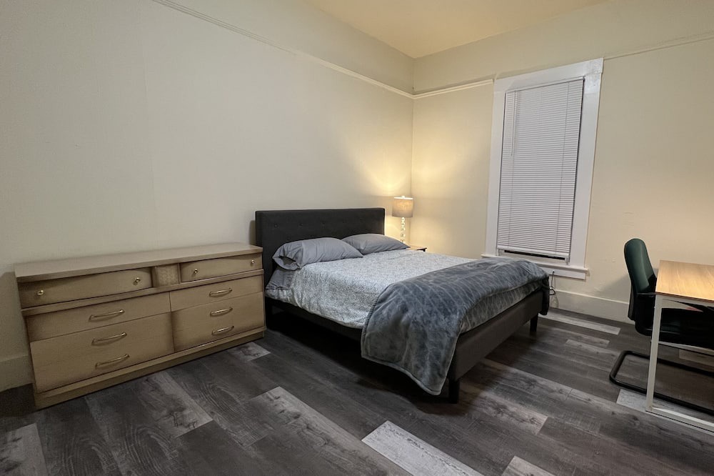 Photo of Bedroom in South Berkeley