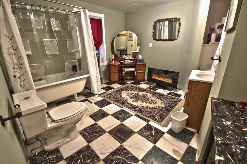 Photo of Bathroom in Jim Thorpe