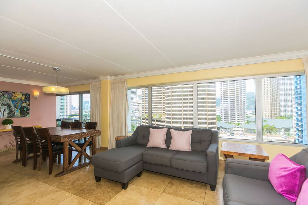 Photo of Livingroom in Waikiki