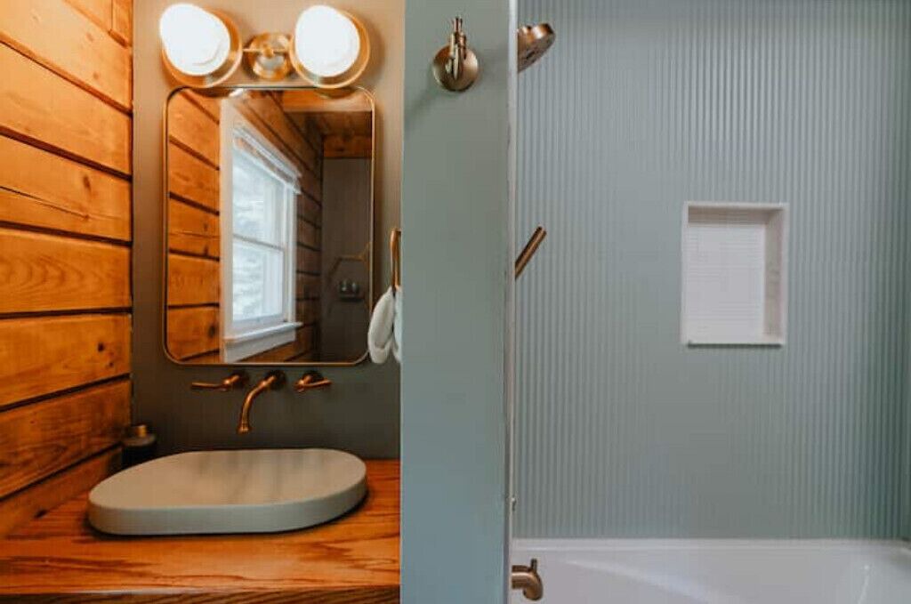 Photo of Bathroom in Swan Lake