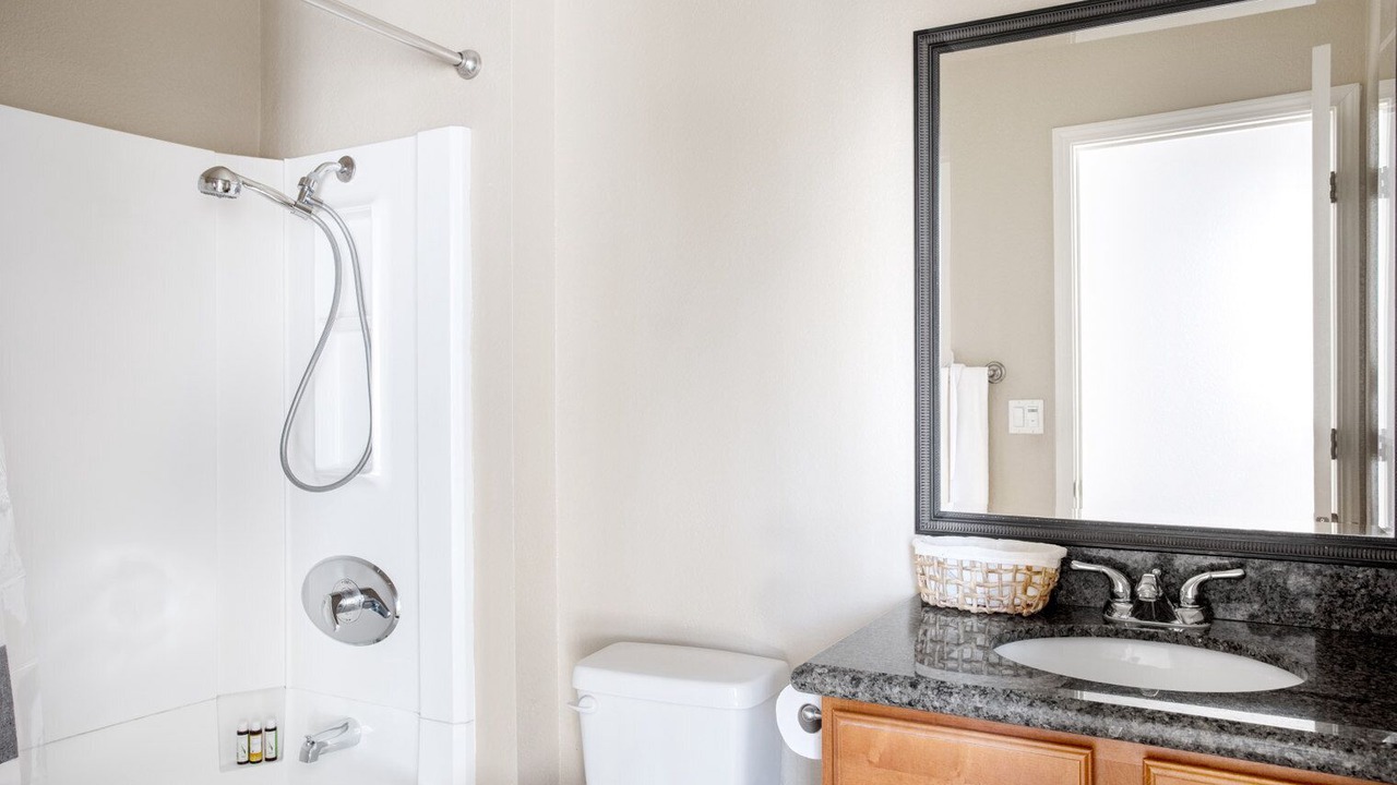 Photo of Bathroom in Central District