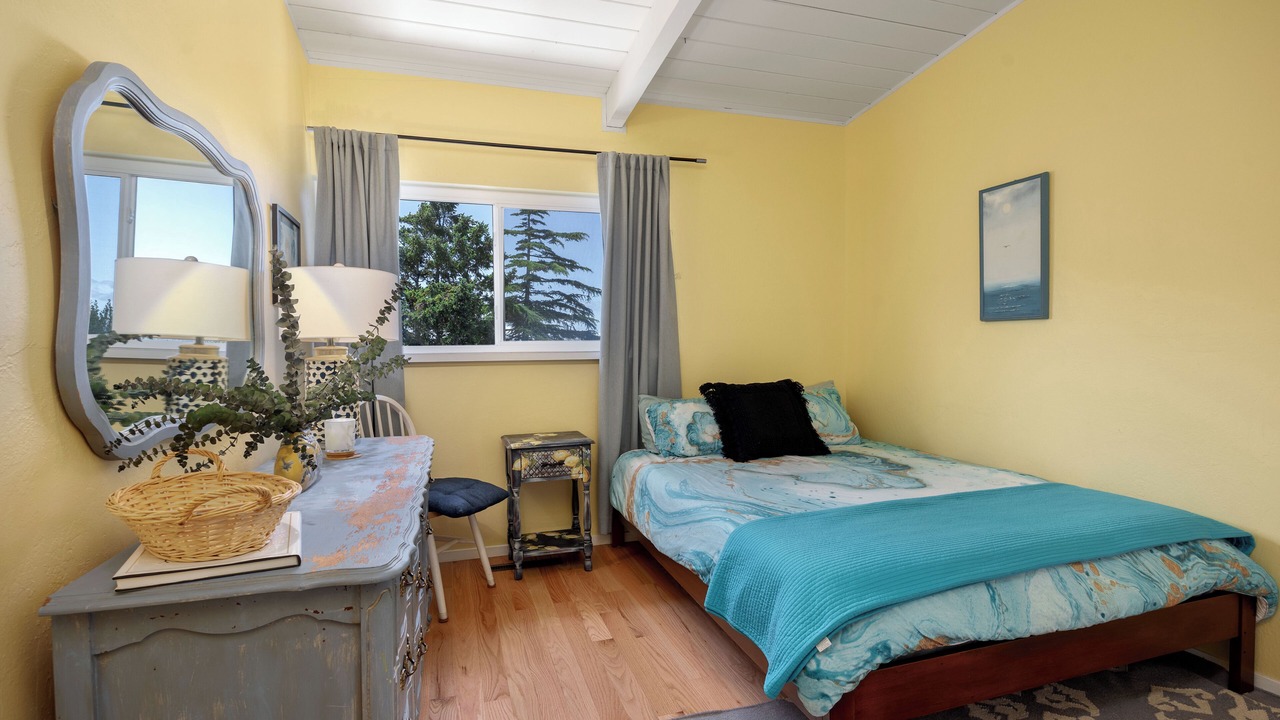 Photo of Bedroom in East Richmond Heights