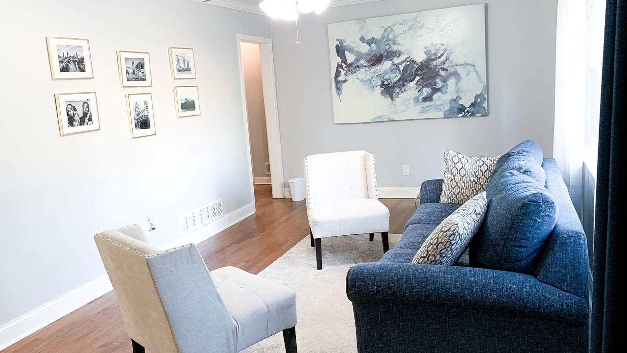 Photo of Livingroom in Candler-McAfee