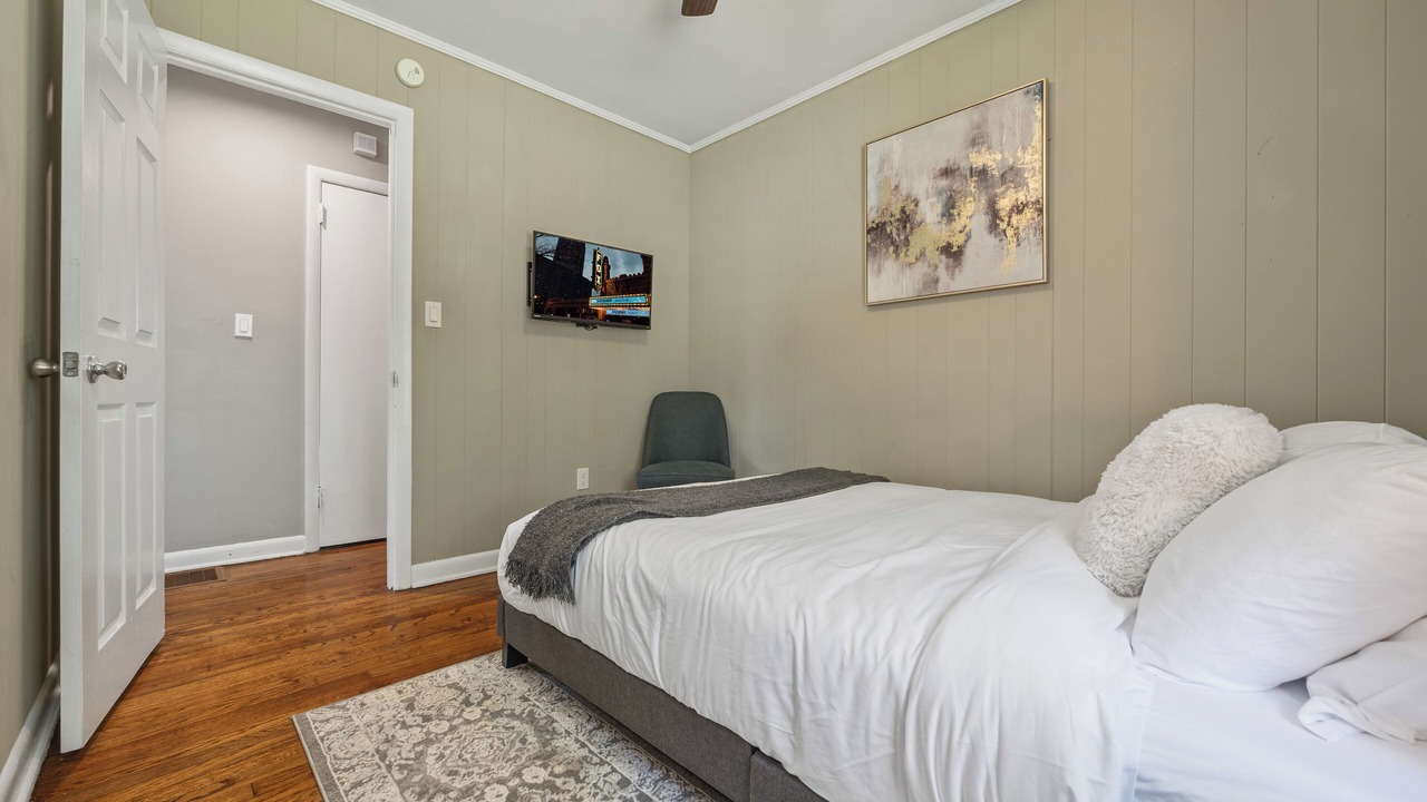 Photo of Bedroom in Candler-McAfee