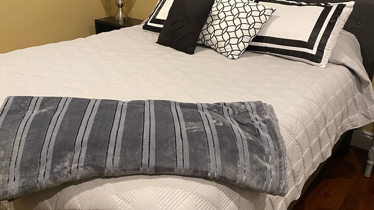 Photo of Bedroom in Mount Davidson Manor