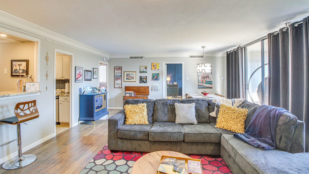 Photo of Livingroom in Mid America