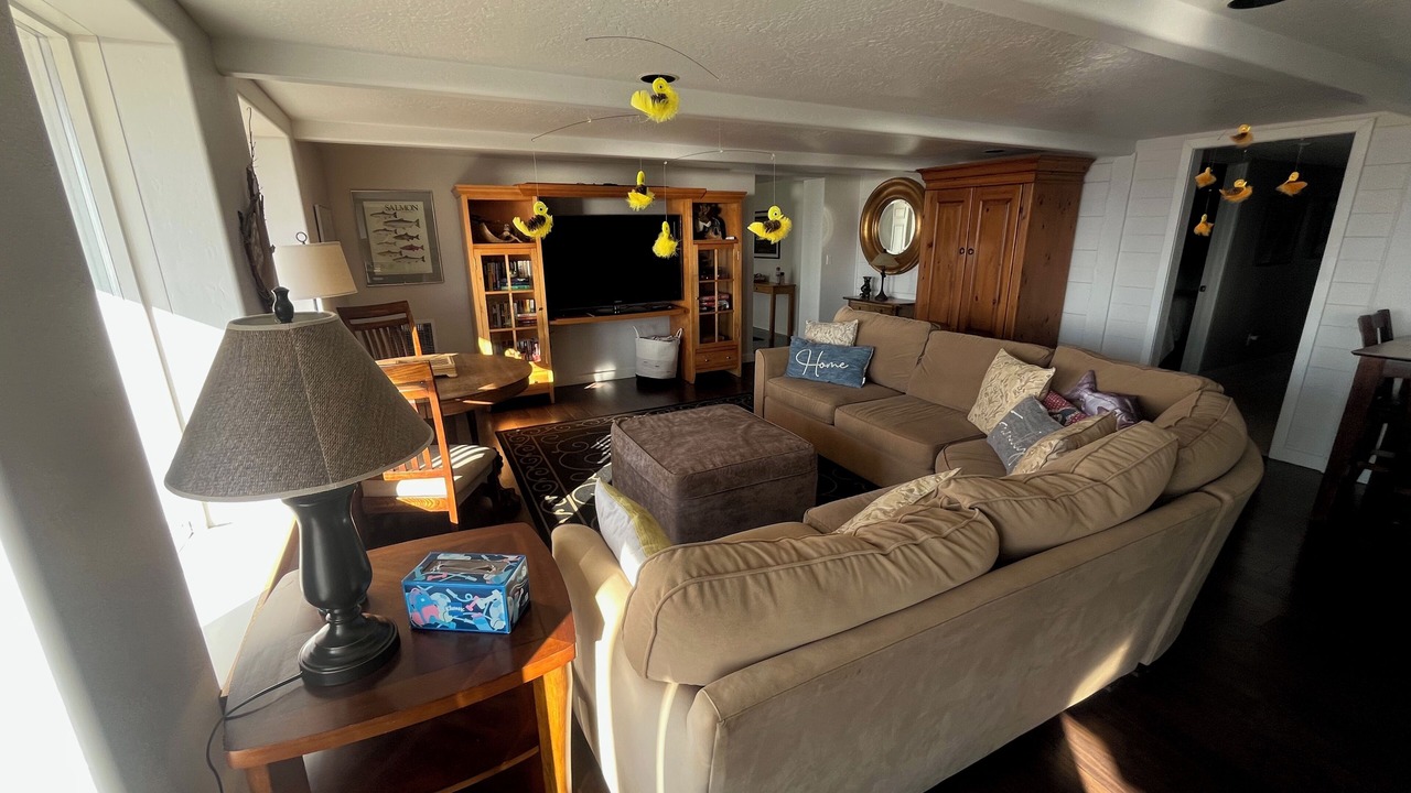 Photo of Livingroom in Diamond Ridge